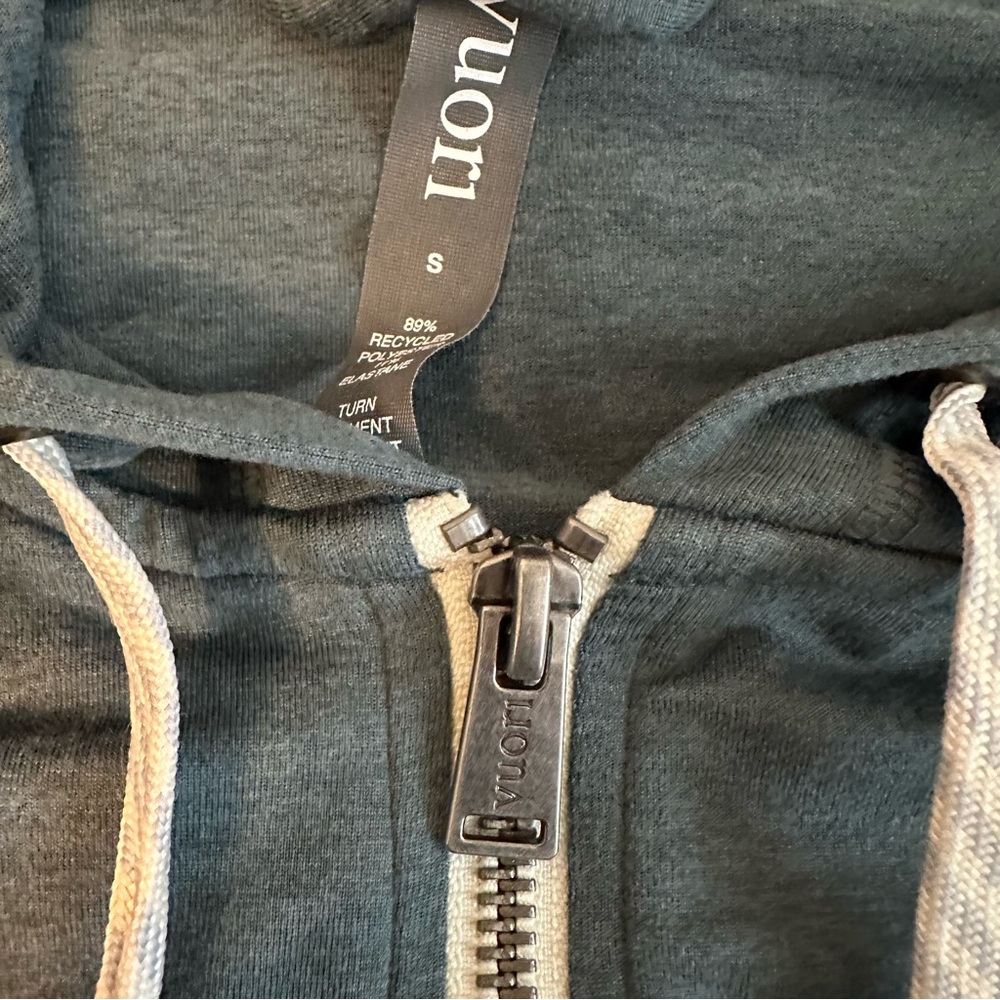 Vuori Women’s Halo Hoodie size small - Picture 7 of 9